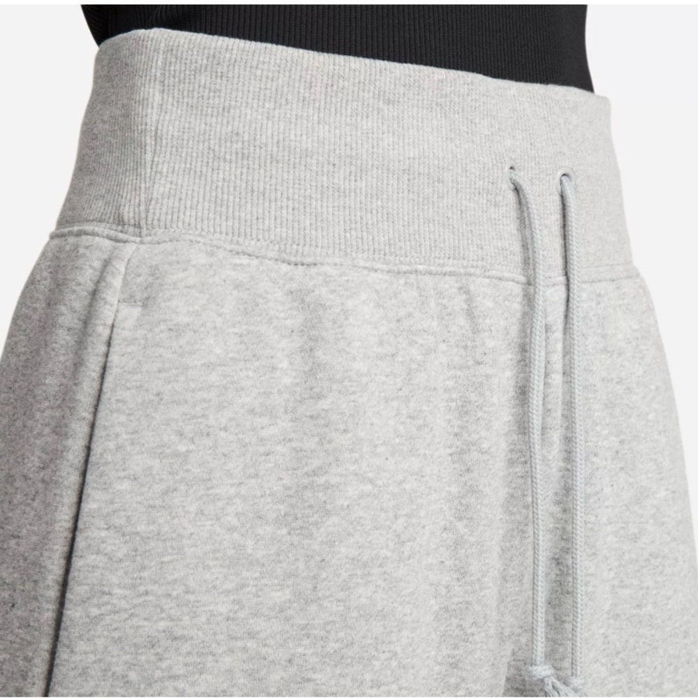 Nike Sportswear Phoenix
Fleece High-Waisted
Wide-Leg Sweatpants - Picture 5 of 14